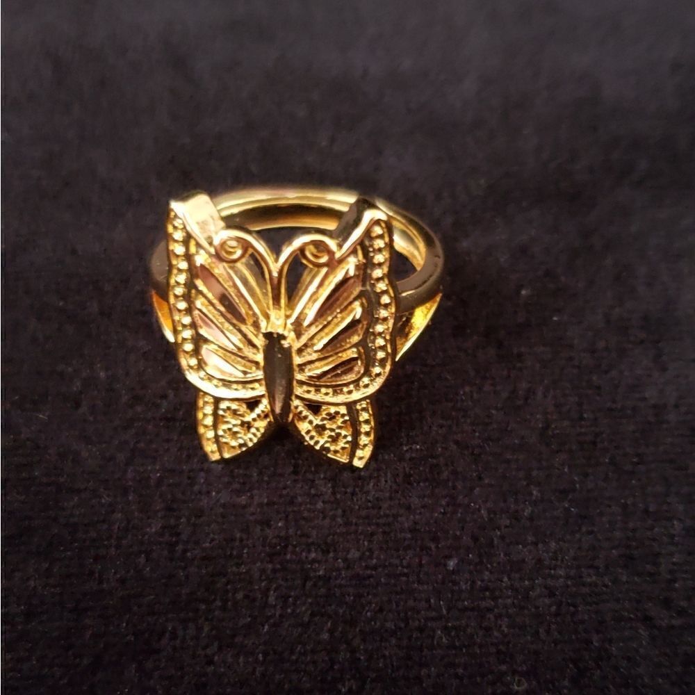 Beautiful Gold Filigree Butterfly Ring - Picture 1 of 3